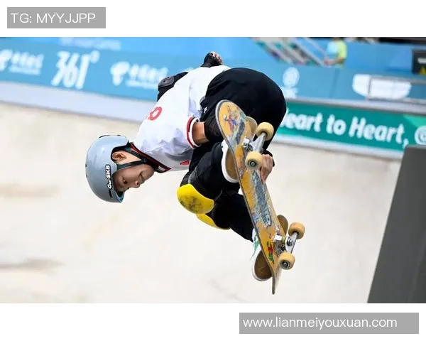 重庆街舞队在滑板精英赛中的团队协作表现精彩纷呈引发热议 重庆街舞队在滑板精英赛中的团队协作表现精彩纷呈引发热议