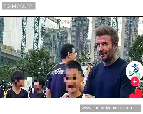足球明星与孩子的互动视频引发热议背后的真实故事与反思 足球明星与孩子的互动视频引发热议背后的真实故事与反思