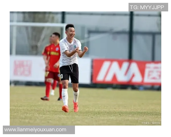 足球明星官方账号揭秘他们的训练生活与场外趣事 足球明星官方账号揭秘他们的训练生活与场外趣事